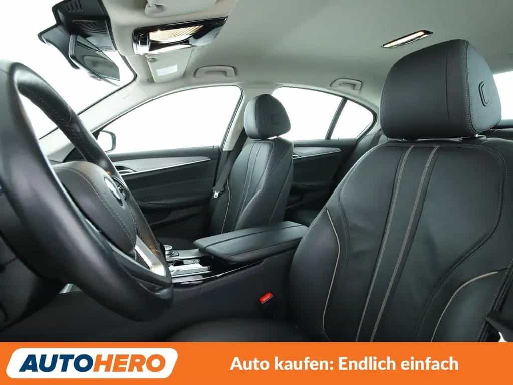 BMW 5 Series 520d Luxury Line Aut.*NAVI*LED*HUD*ACC*CAM*AHK* 04/2020-photo-9