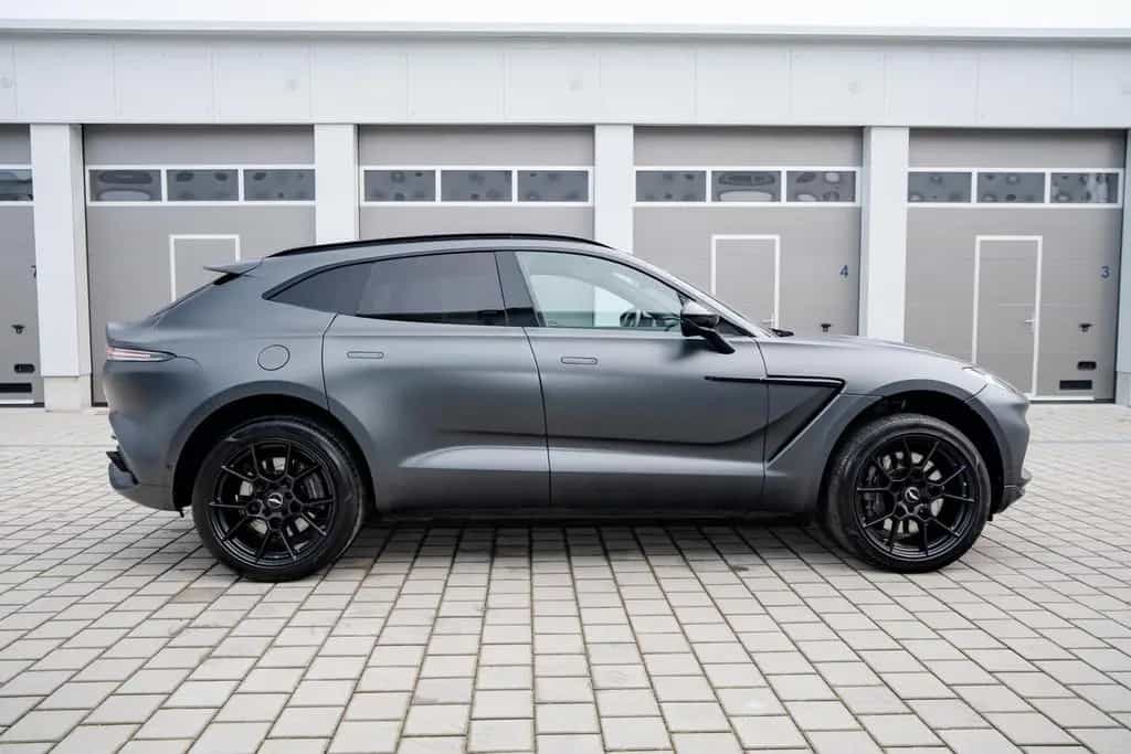 Aston Martin DBX | Q by Aston | Satin Xenon Grey 01/2022-photo-10