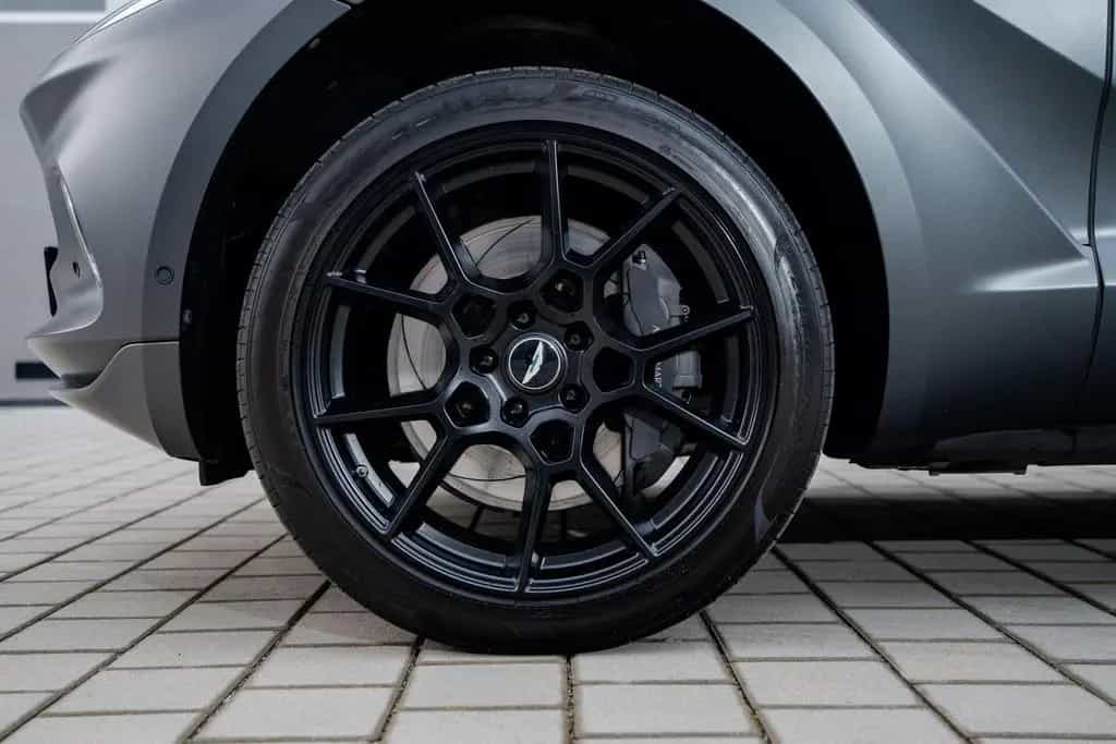 Aston Martin DBX | Q by Aston | Satin Xenon Grey 01/2022-photo-5