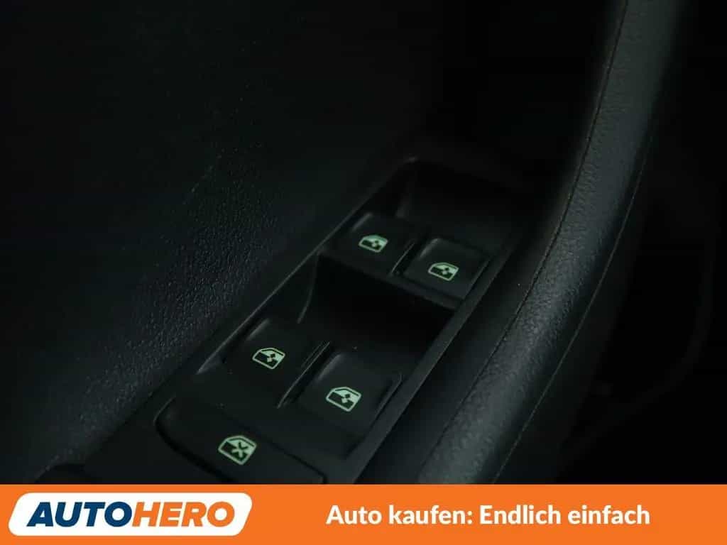Skoda Fabia 1.2 TSI Style*TEMPO*PDC*SHZ*ALU*KLIMA* 03/2016-photo-24