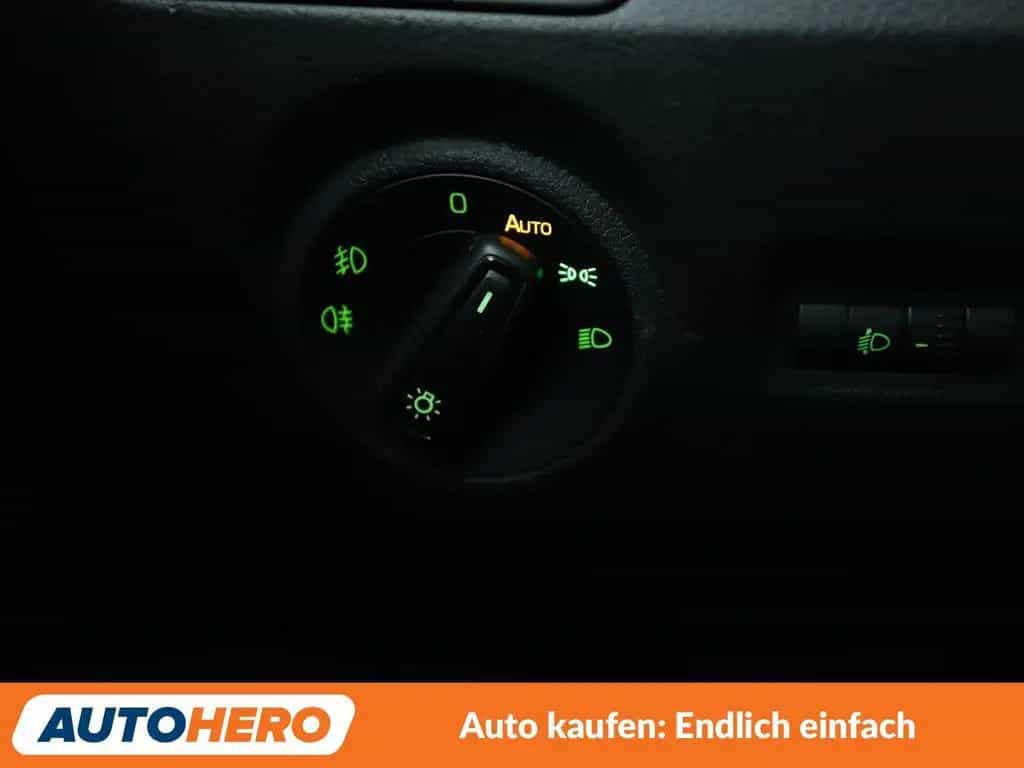 Skoda Fabia 1.2 TSI Style*TEMPO*PDC*SHZ*ALU*KLIMA* 03/2016-photo-25