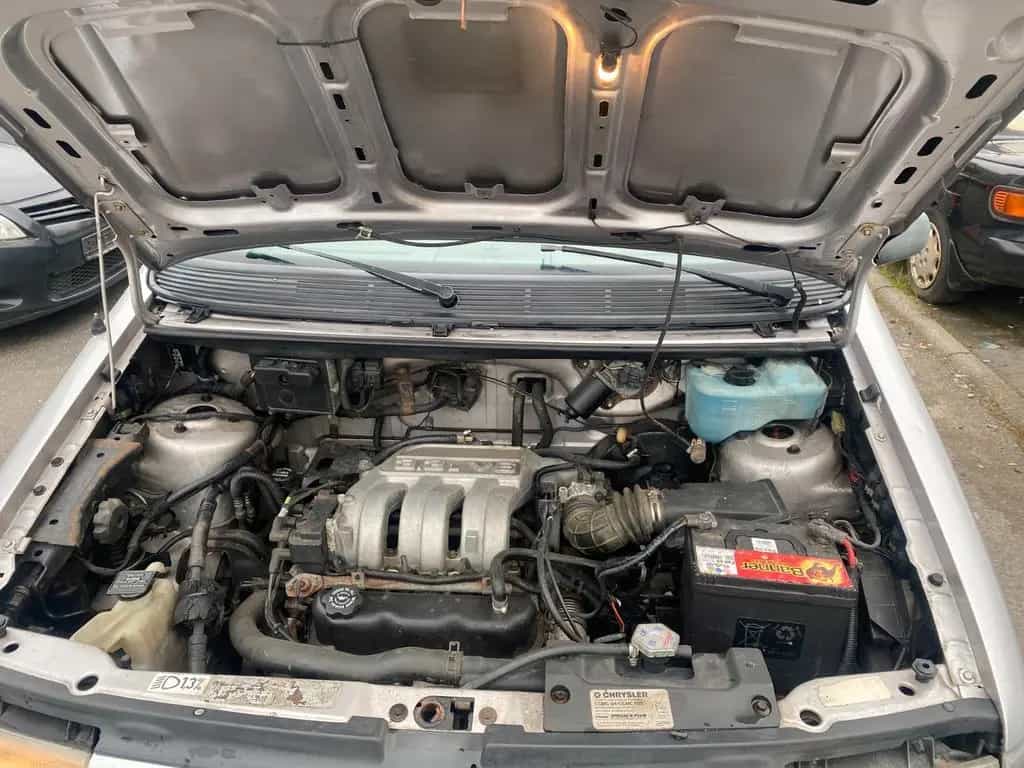 Chrysler Voyager 3.3 SE V6 Auto 06/1993-photo-12
