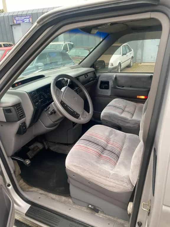 Chrysler Voyager 3.3 SE V6 Auto 06/1993-photo-8