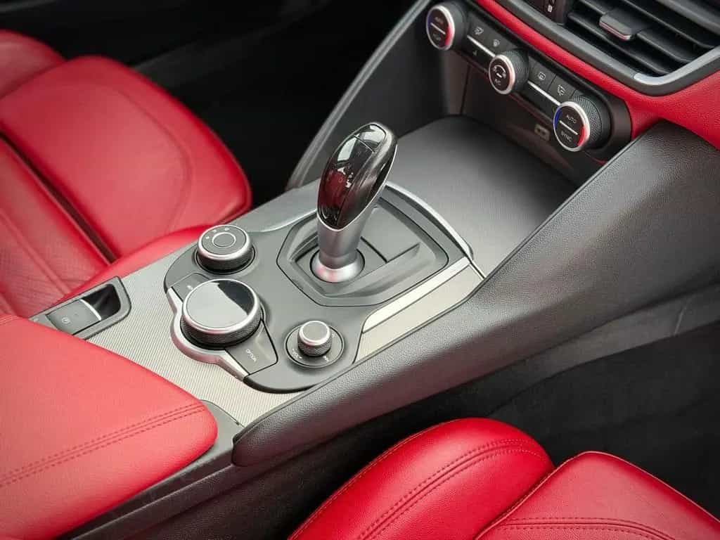 Alfa Romeo Giulia Sportivo q4 04/2018-photo-9
