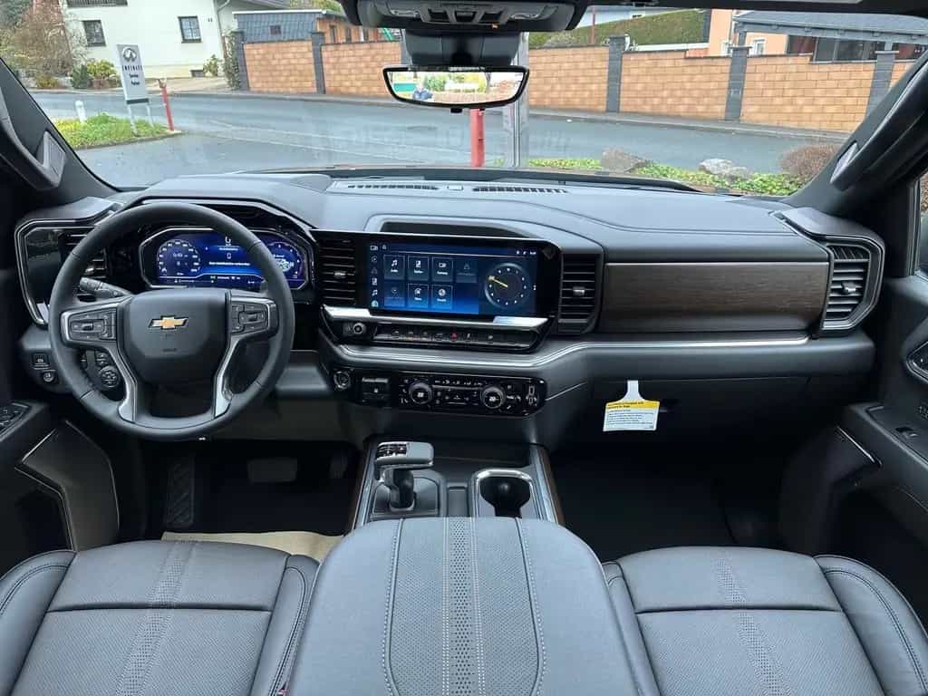 Chevrolet Silverado High Country 3.0 Duramax 22" LED 04/2025-photo-3