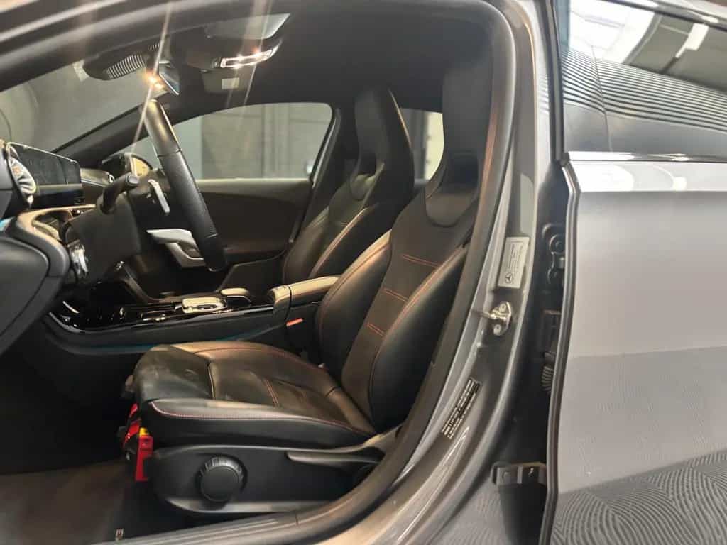 Mercedes-Benz A 200 A200 *AMG-Night-Alcantara* 04/2019-photo-10