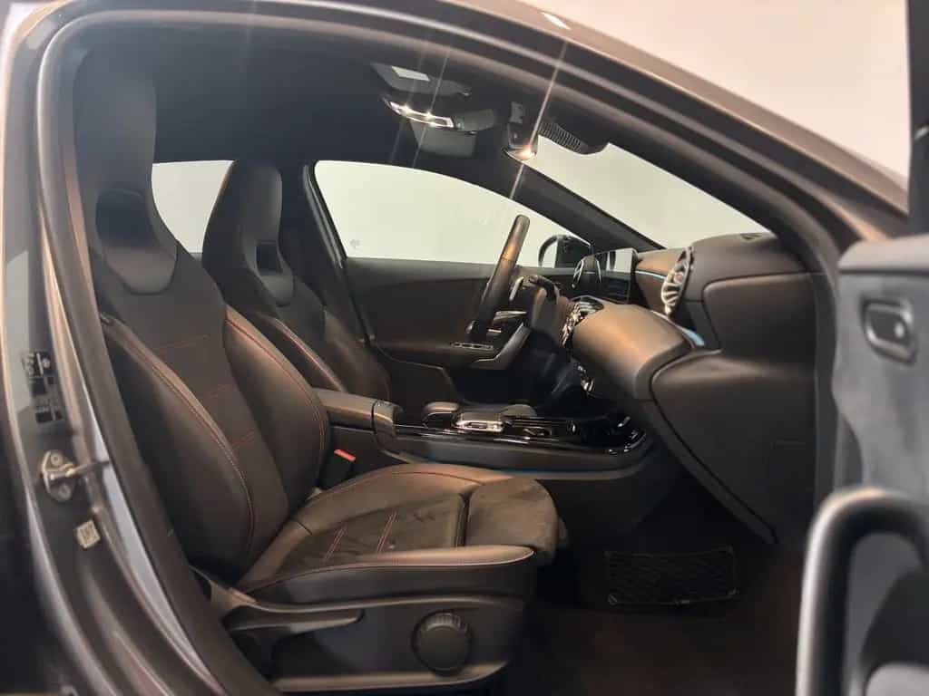 Mercedes-Benz A 200 A200 *AMG-Night-Alcantara* 04/2019-photo-12