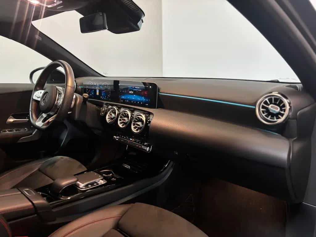 Mercedes-Benz A 200 A200 *AMG-Night-Alcantara* 04/2019-photo-13
