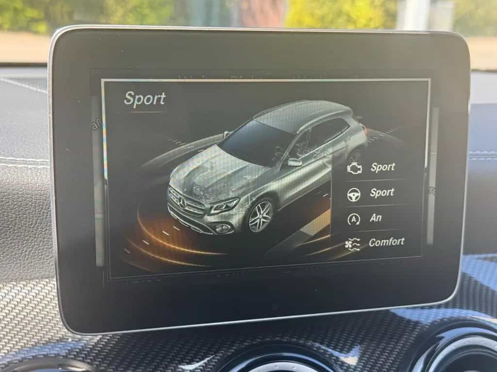 Mercedes-Benz GLA 200 AMG/Style Edition/CAM/AHK/LEDER/1.HD/LED 12/2018-photo-32