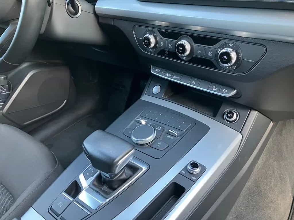 Audi Q5 quattro 08/2017-photo-10