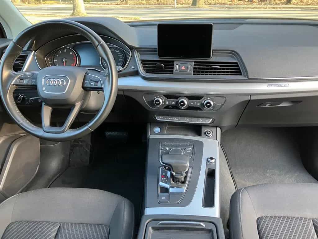 Audi Q5 quattro 08/2017-photo-11