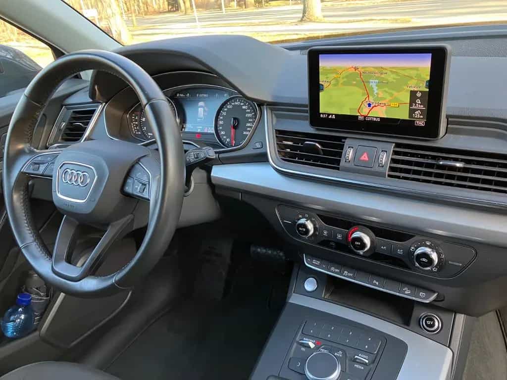 Audi Q5 quattro 08/2017-photo-12