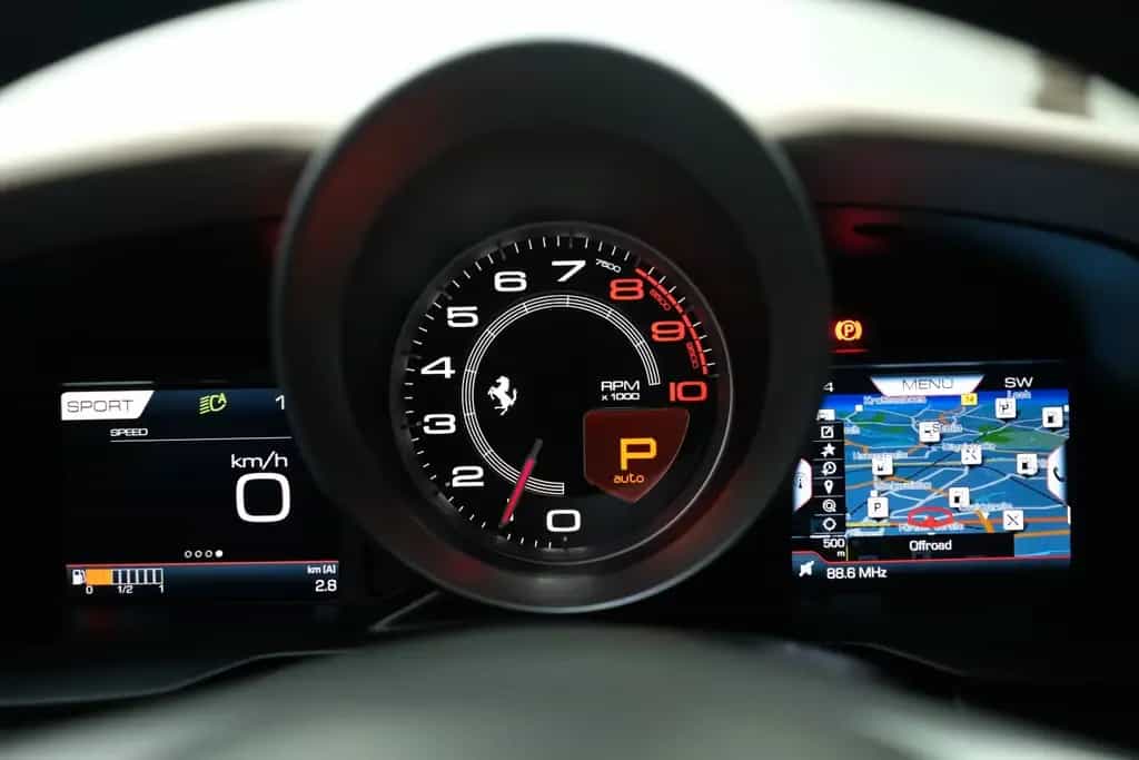 Ferrari F8 Tributo/LIFT/CAMERA/PDC/FULL ELECTRIC SEATS 03/2021-photo-15