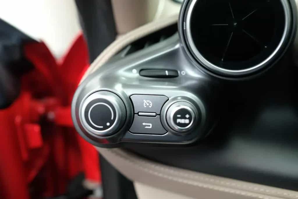 Ferrari F8 Tributo/LIFT/CAMERA/PDC/FULL ELECTRIC SEATS 03/2021-photo-19