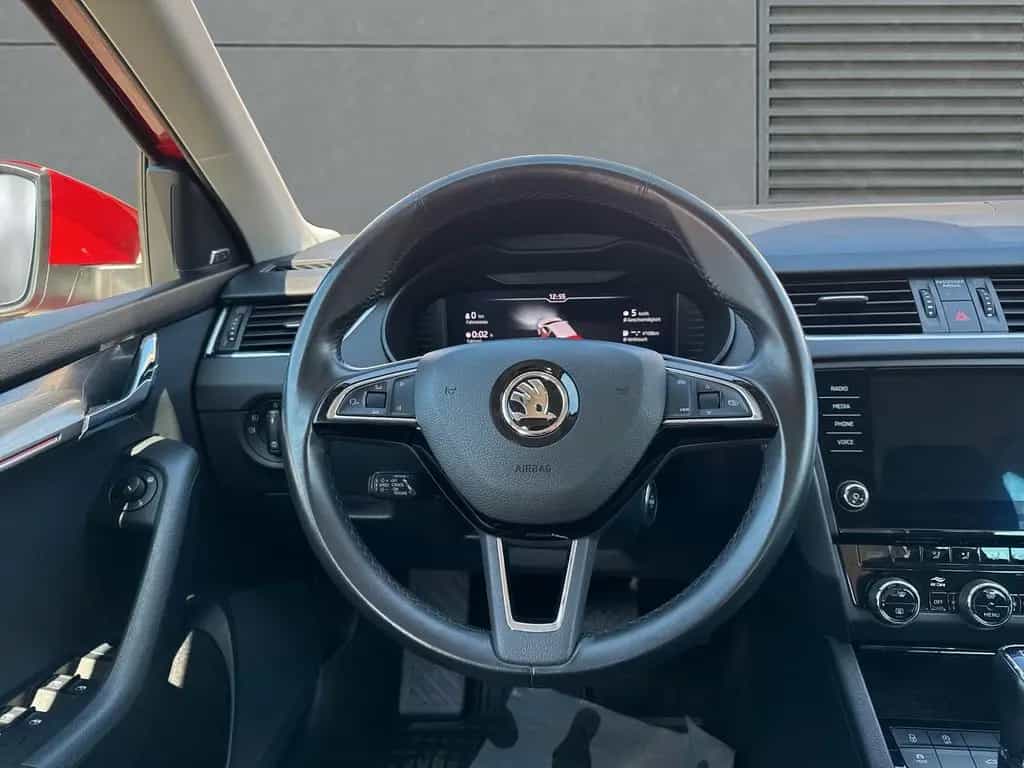 Skoda Octavia COMBI 2,0 TDI PREMIUM EDITION LEDER ACC 12/2019-photo-10