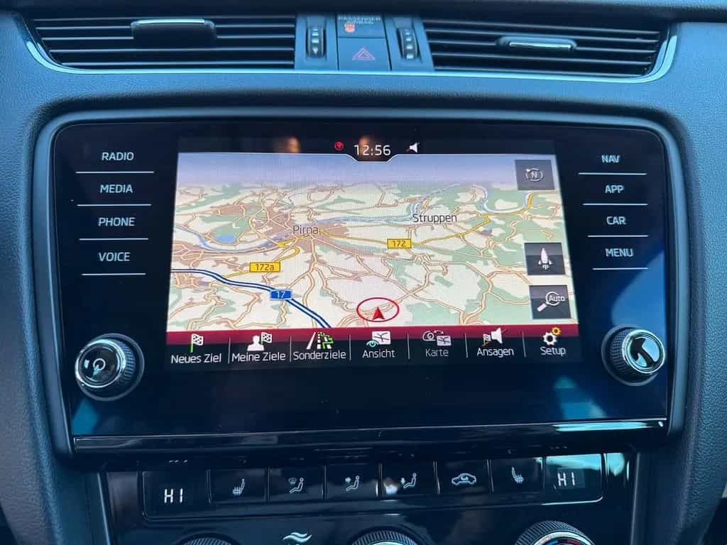 Skoda Octavia COMBI 2,0 TDI PREMIUM EDITION LEDER ACC 12/2019-photo-11