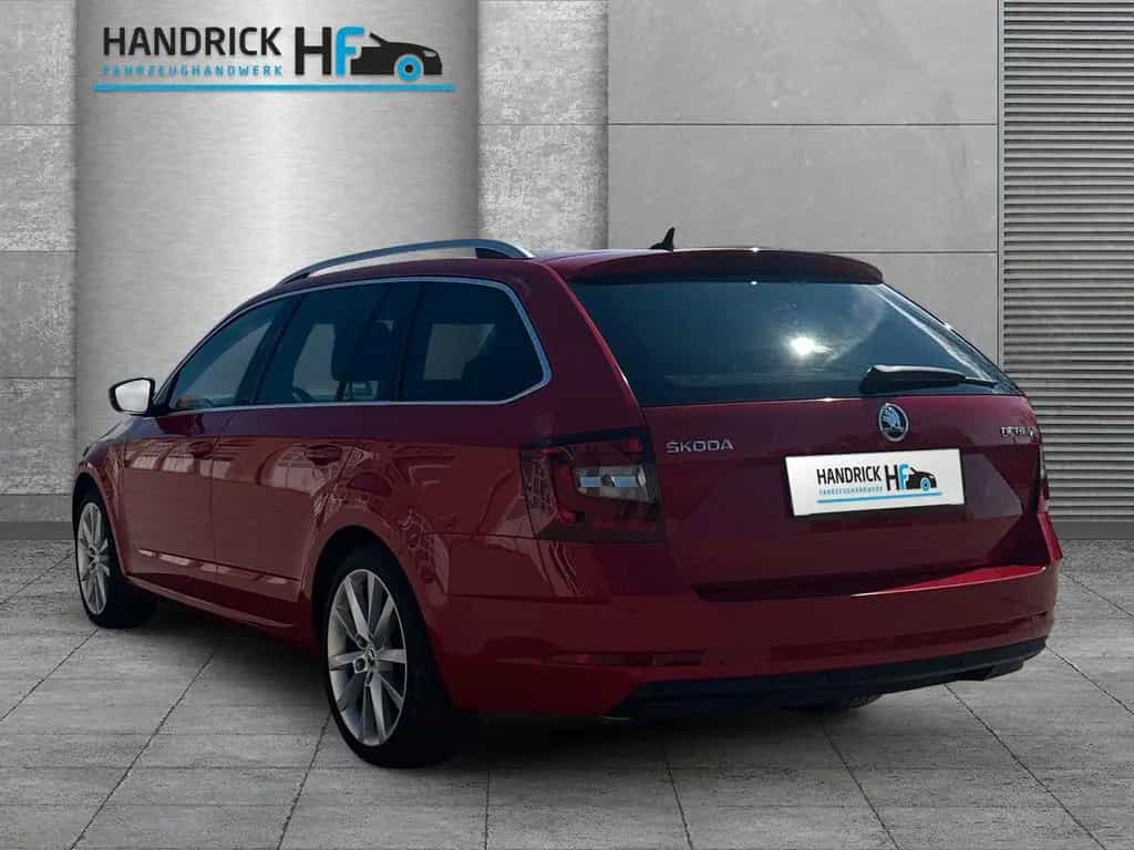 Skoda Octavia COMBI 2,0 TDI PREMIUM EDITION LEDER ACC 12/2019-photo-2
