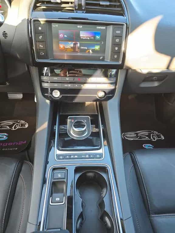 Jaguar F-Pace F-PACE Pure Leder Pano SHZ 07/2018-photo-16