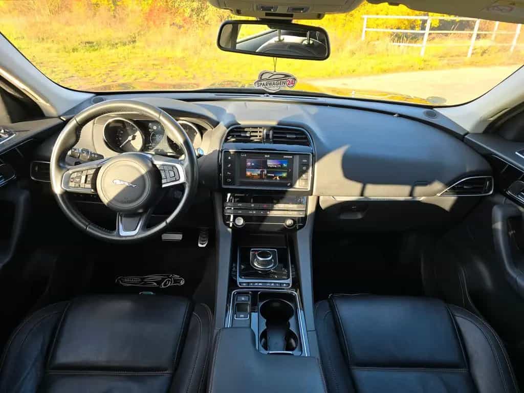 Jaguar F-Pace F-PACE Pure Leder Pano SHZ 07/2018-photo-4