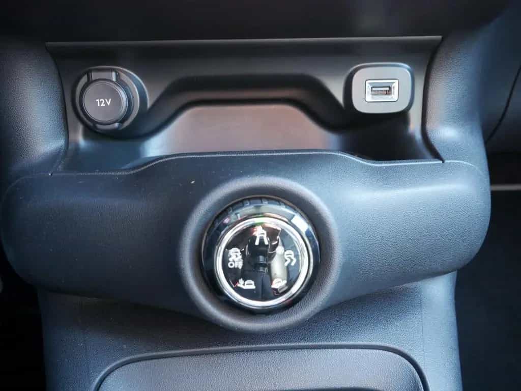 Citroën C4 Cactus 1.2 Shine KAMERA NAVI ACC FACEL. PANO 07/2019-photo-11