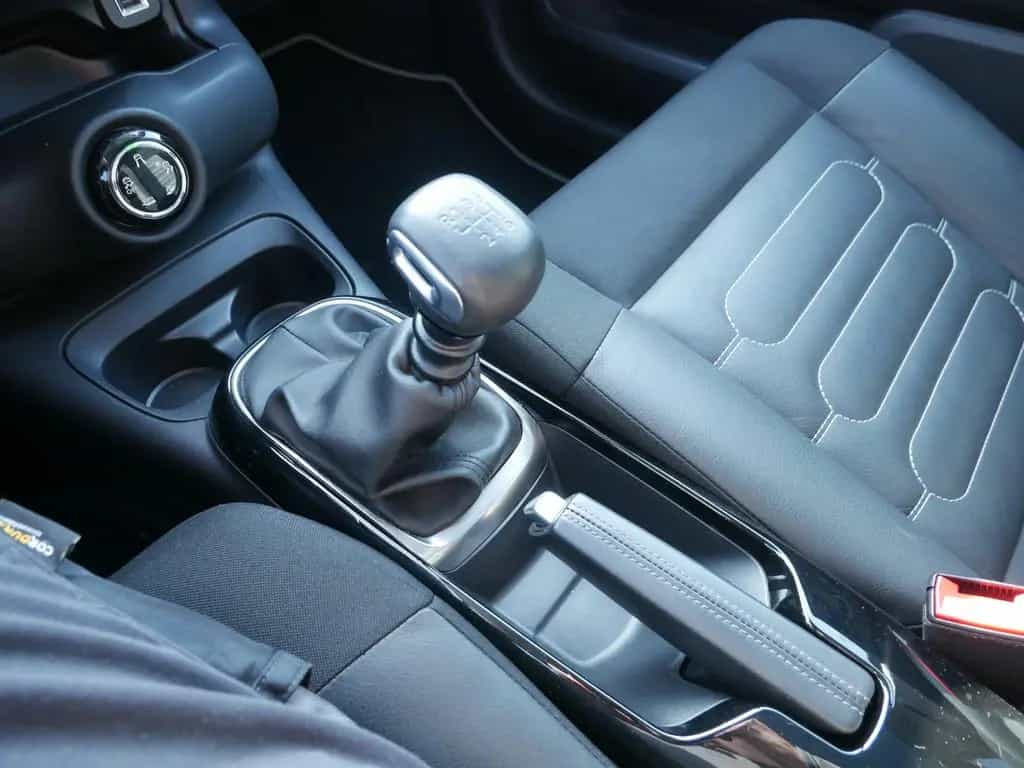 Citroën C4 Cactus 1.2 Shine KAMERA NAVI ACC FACEL. PANO 07/2019-photo-12