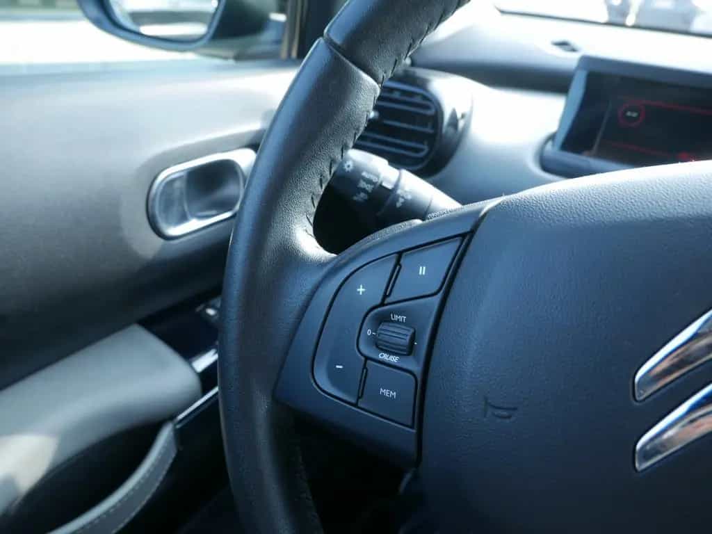 Citroën C4 Cactus 1.2 Shine KAMERA NAVI ACC FACEL. PANO 07/2019-photo-15