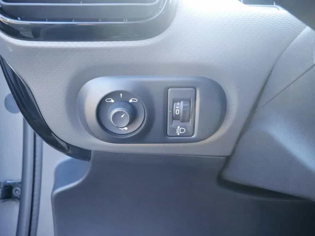 Citroën C4 Cactus 1.2 Shine KAMERA NAVI ACC FACEL. PANO 07/2019-photo-16