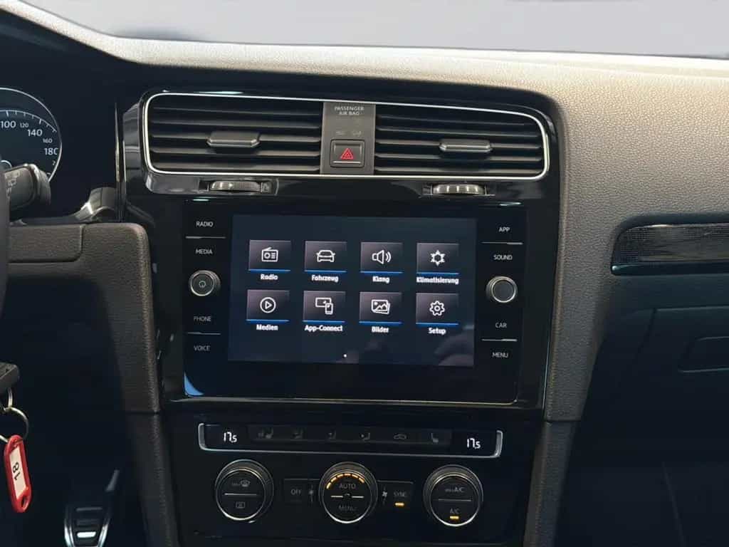 Volkswagen Golf VII Lim. Sound 11/2017-photo-16