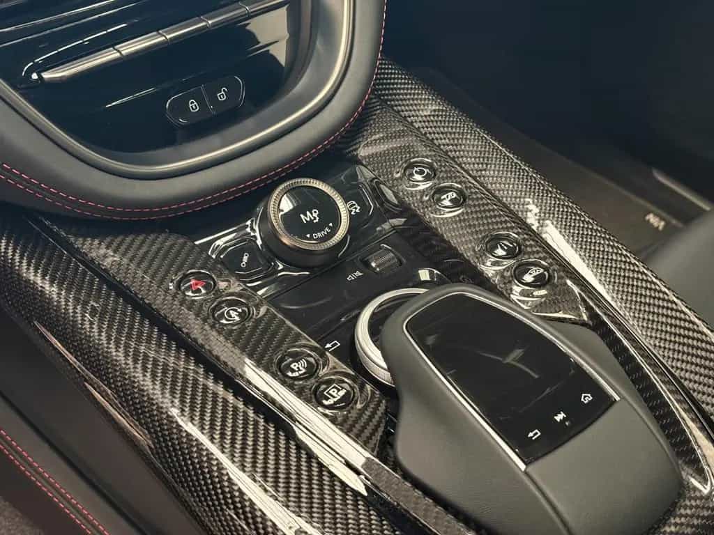 Aston Martin DBX 707 - Onyx Black - Standheizung 01/2024-photo-10