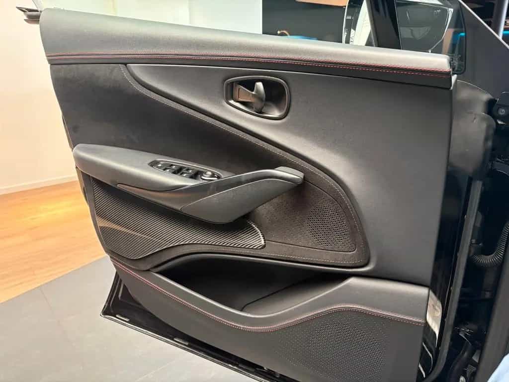 Aston Martin DBX 707 - Onyx Black - Standheizung 01/2024-photo-11