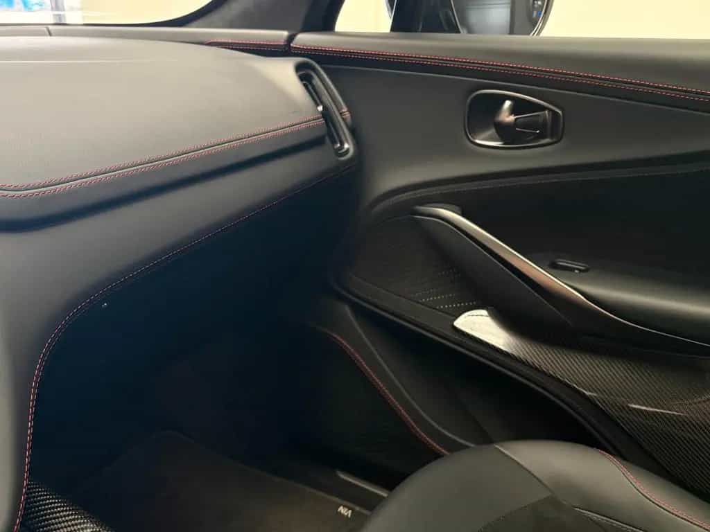 Aston Martin DBX 707 - Onyx Black - Standheizung 01/2024-photo-13