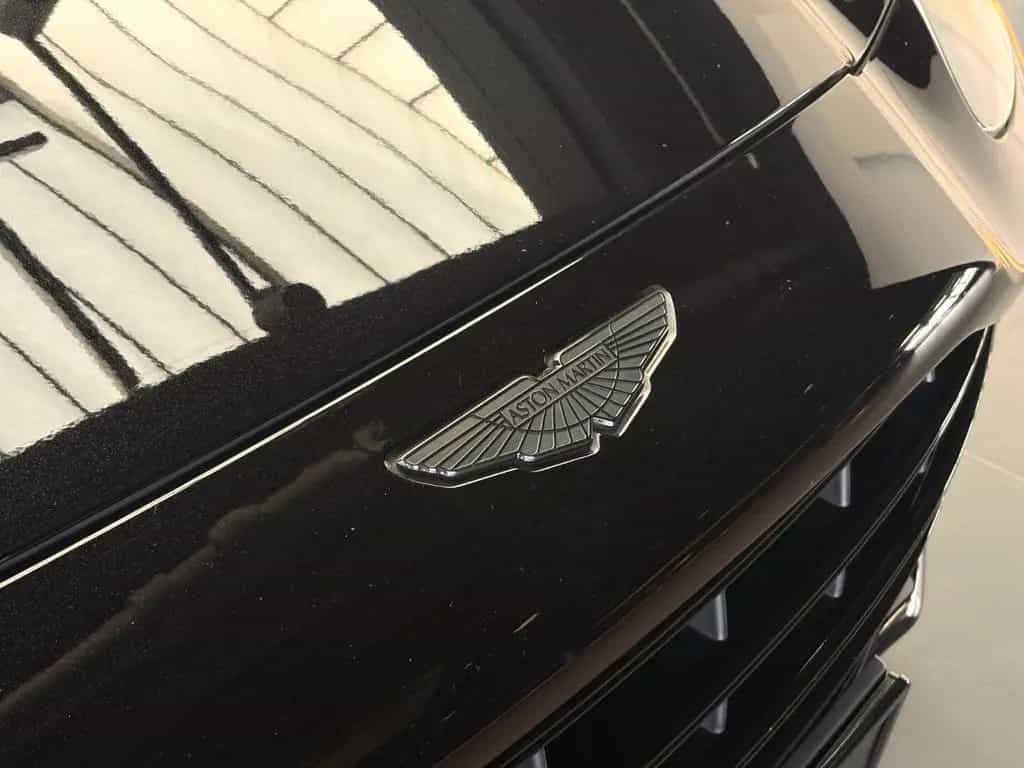 Aston Martin DBX 707 - Onyx Black - Standheizung 01/2024-photo-3