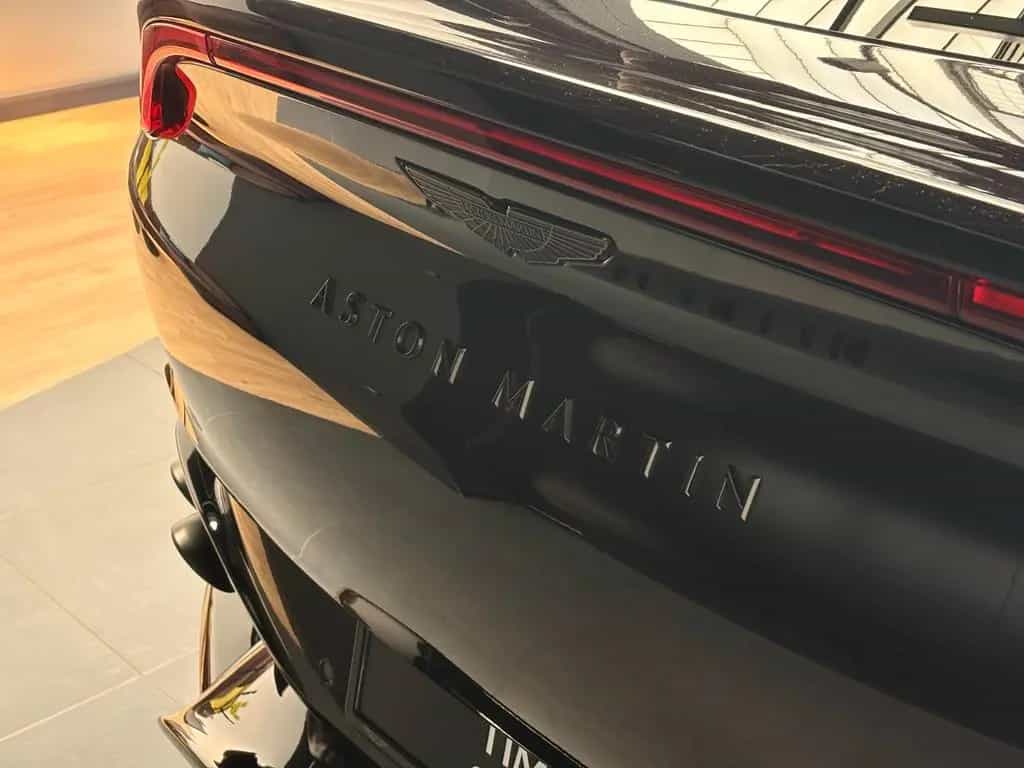 Aston Martin DBX 707 - Onyx Black - Standheizung 01/2024-photo-5