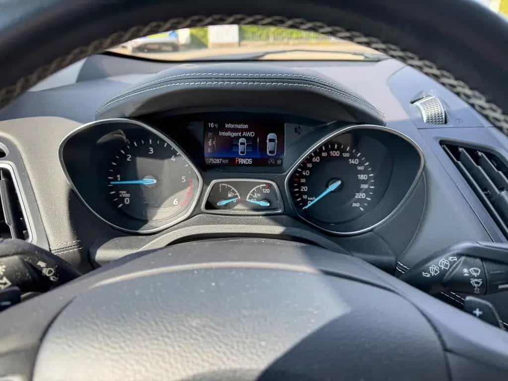 Ford Kuga 2.0 TDCi Vignale 4x4 AG AHK 2xKlima BiXen 02/2019-photo-6