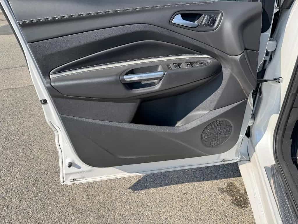 Ford Kuga 2.0 TDCi Vignale 4x4 AG AHK 2xKlima BiXen 02/2019-photo-9