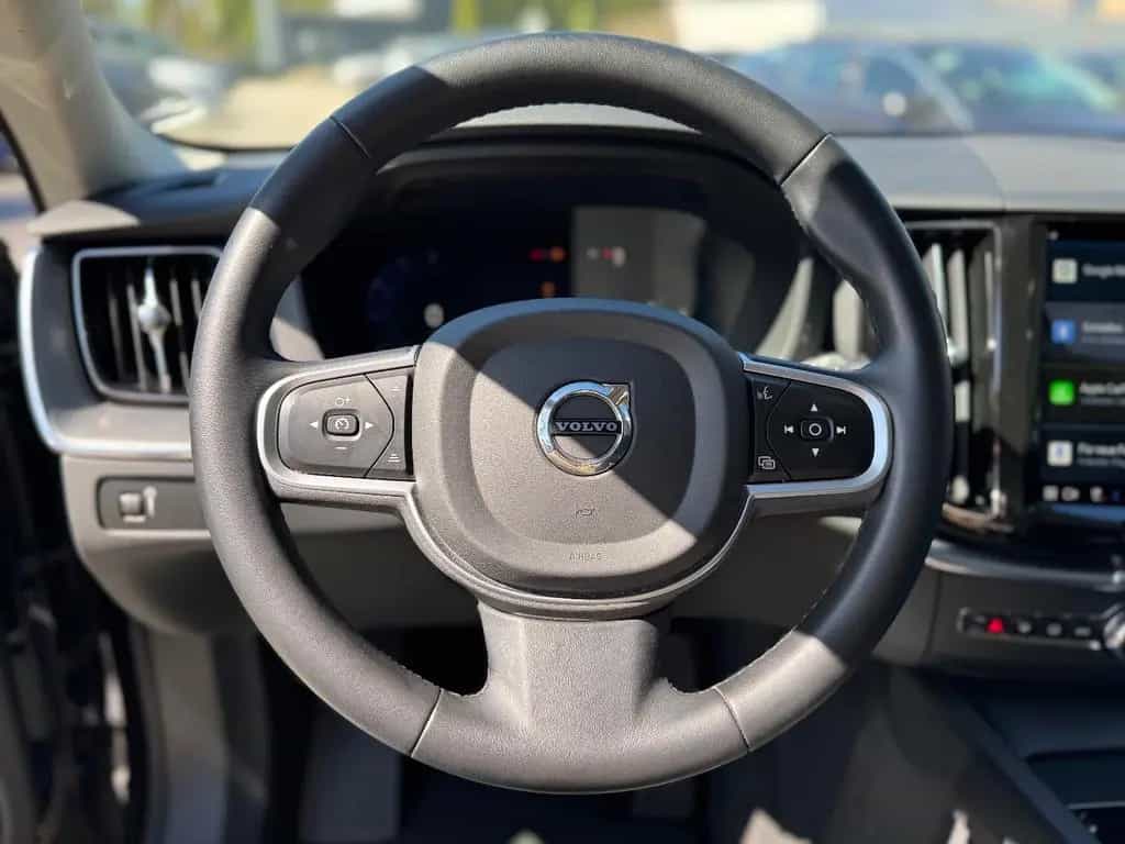 Volvo XC 60 Momentum Pro *LEDER* 05/2022-photo-11