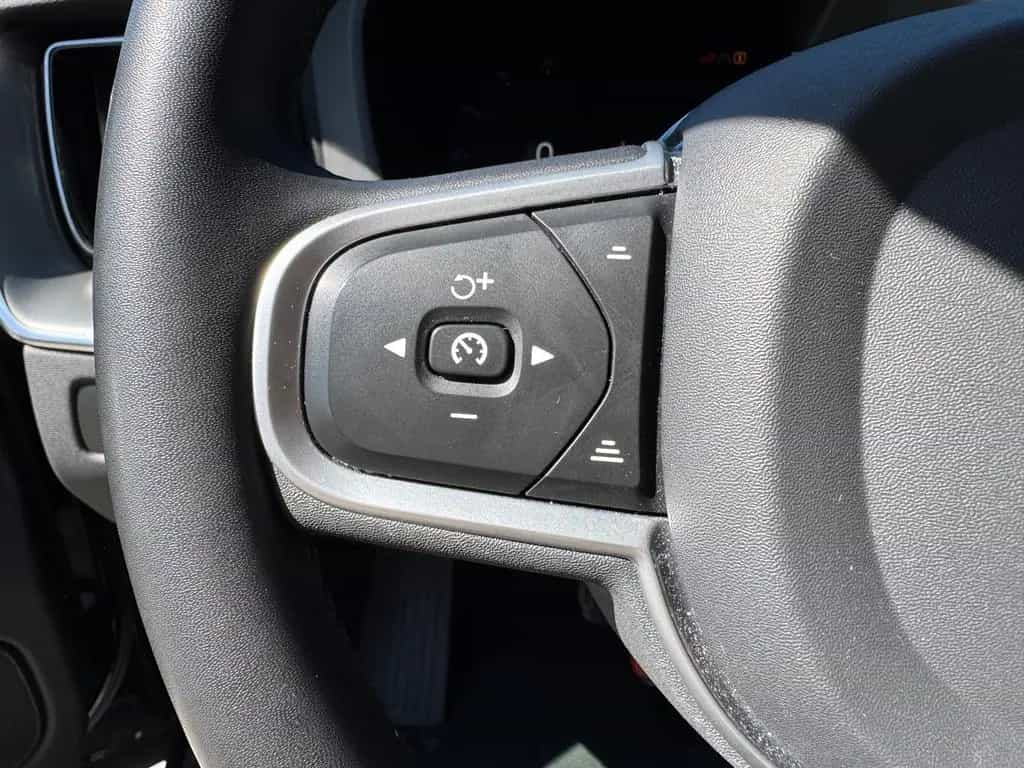 Volvo XC 60 Momentum Pro *LEDER* 05/2022-photo-12