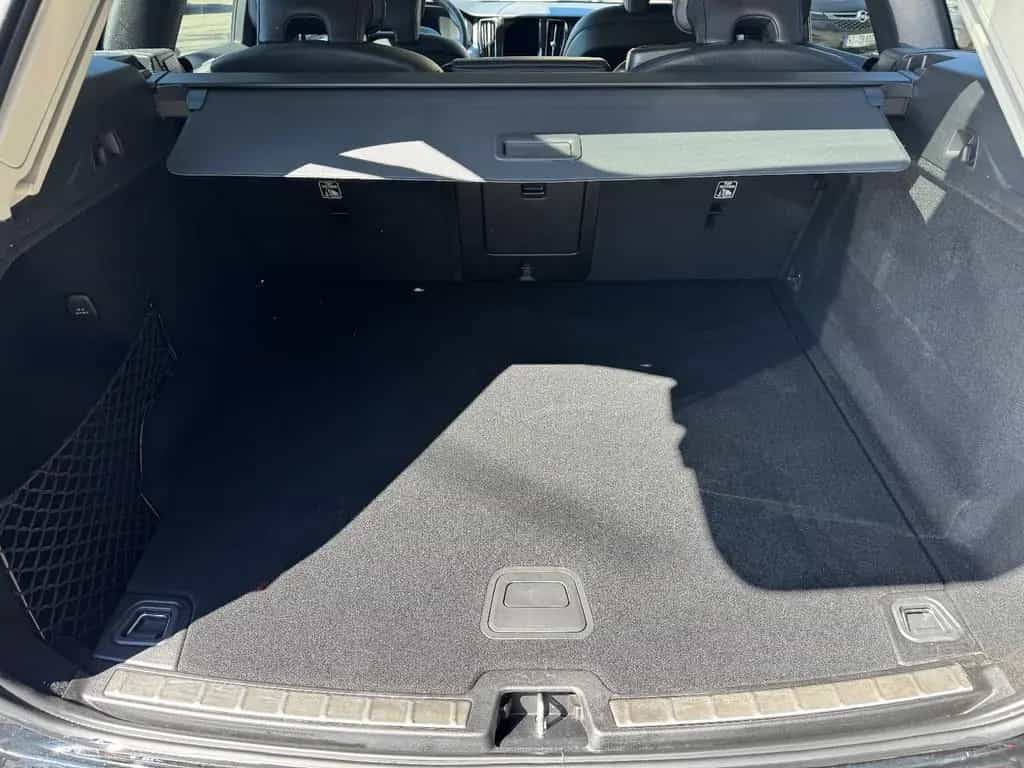 Volvo XC 60 Momentum Pro *LEDER* 05/2022-photo-21