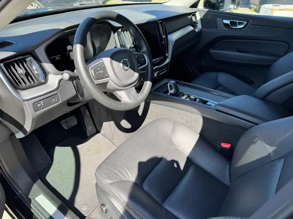 Volvo XC 60 Momentum Pro *LEDER* 05/2022-photo-9
