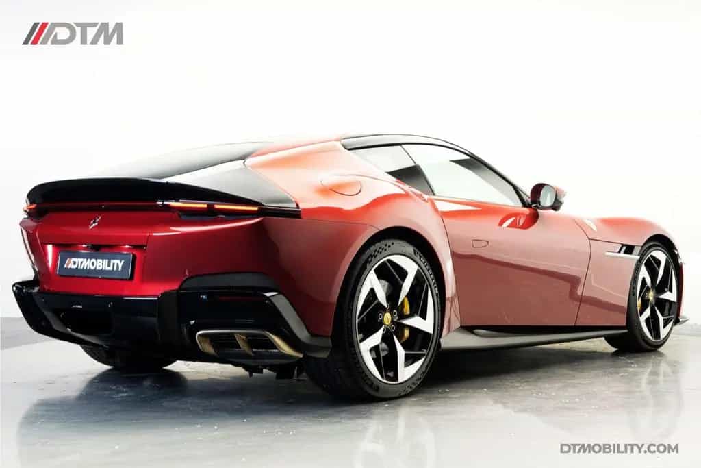 Ferrari 12 Cilindri 6.5 V12 Rosso 09/2025-photo-1