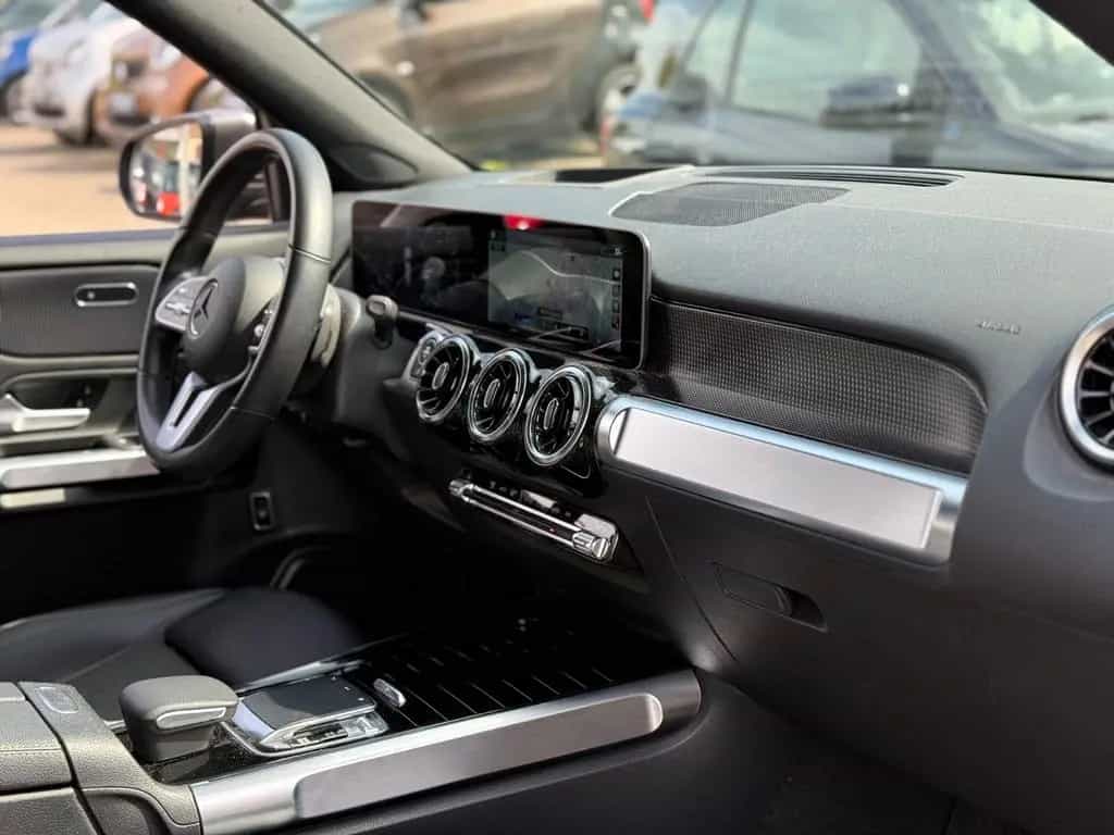 Mercedes-Benz GLB 200 *KAMERA*LED*AHK*NAVI*1.HAND* 10/2020-photo-29