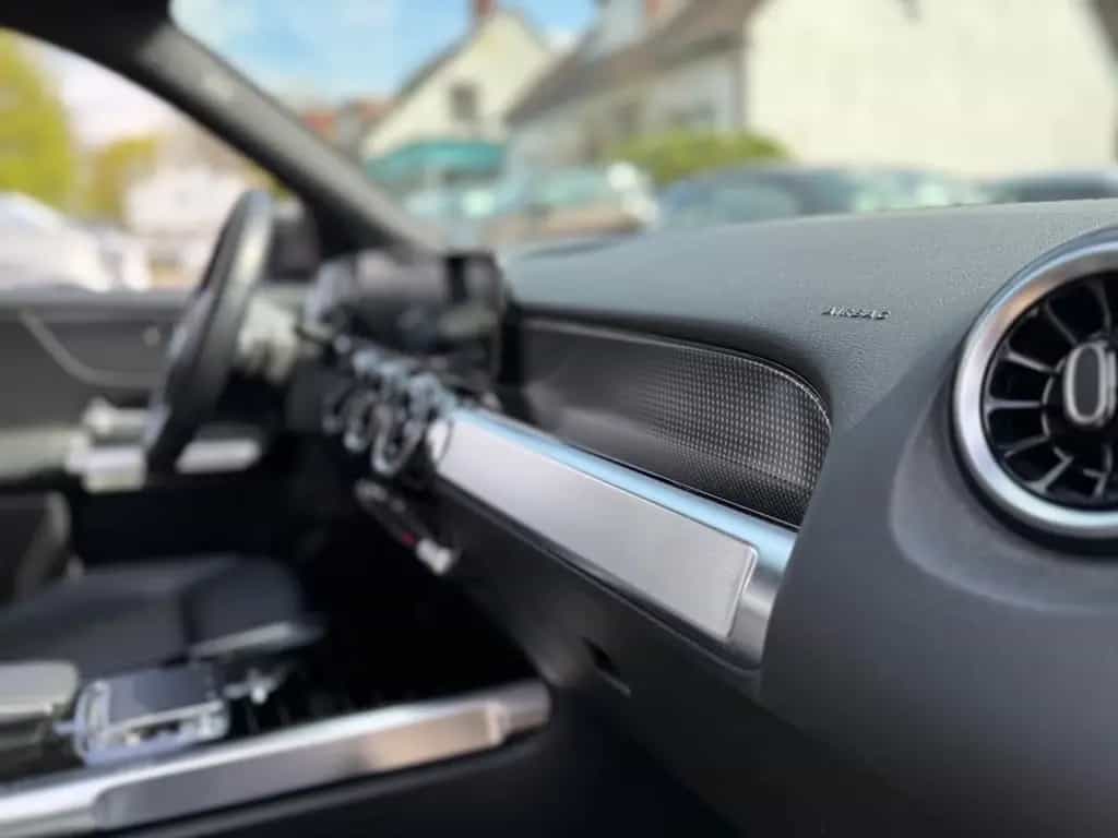 Mercedes-Benz GLB 200 *KAMERA*LED*AHK*NAVI*1.HAND* 10/2020-photo-33