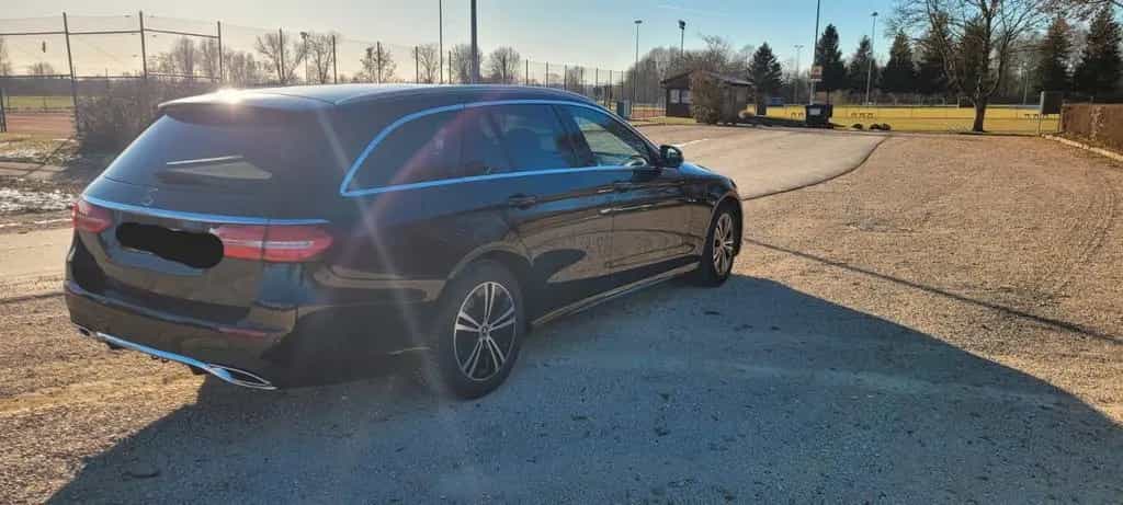 Mercedes-Benz E-Class 220 d 4MATIC T Autom. - 10/2018-photo-2