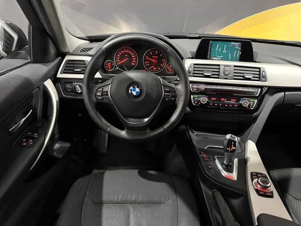 BMW 3 Series 320d Touring *Autom*Navi*Keyless*PDC* 06/2017-photo-13