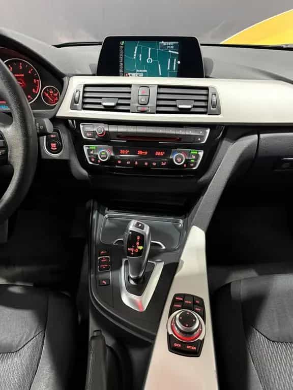 BMW 3 Series 320d Touring *Autom*Navi*Keyless*PDC* 06/2017-photo-14