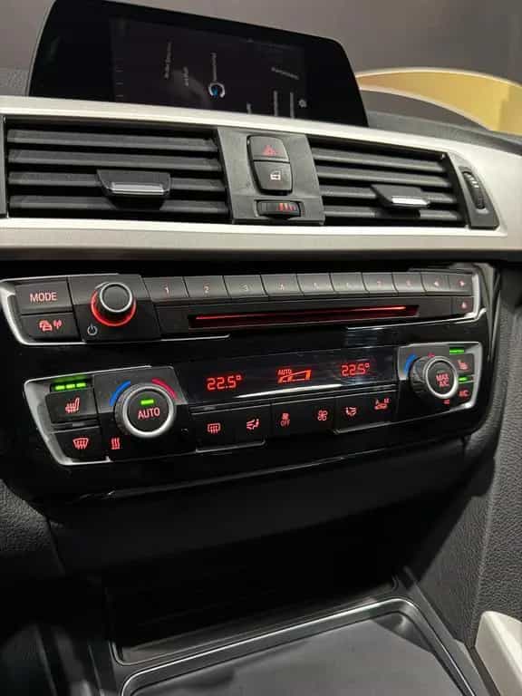 BMW 3 Series 320d Touring *Autom*Navi*Keyless*PDC* 06/2017-photo-17