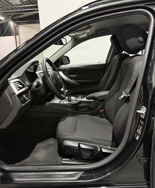 BMW 3 Series 320d Touring *Autom*Navi*Keyless*PDC* 06/2017-photo-9