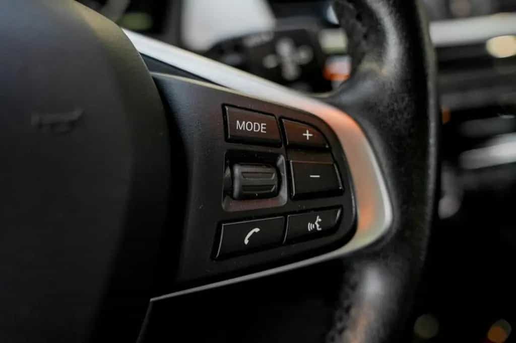 BMW X1 18i Drive NAVI PDC KLIMA TÜV NEU GARANTIE 01/2016-photo-18
