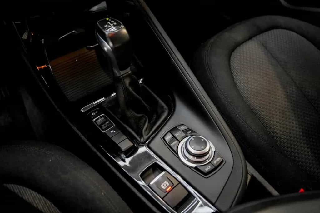 BMW X1 18i Drive NAVI PDC KLIMA TÜV NEU GARANTIE 01/2016-photo-19