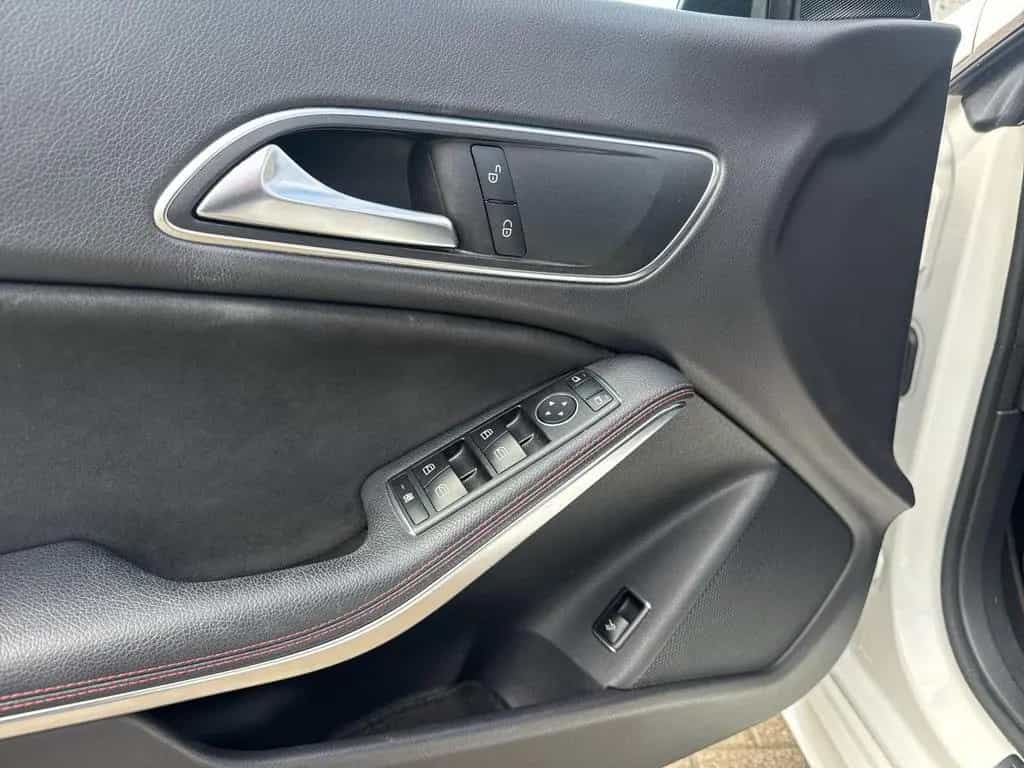Mercedes-Benz CLA-Class 200 AMG-Line Panoramadach Night-Paket 05/2018-photo-17
